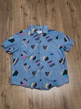 Men's Casual Short-Sleeve Button-Down Shirt - Light Blue with Multicolor Print